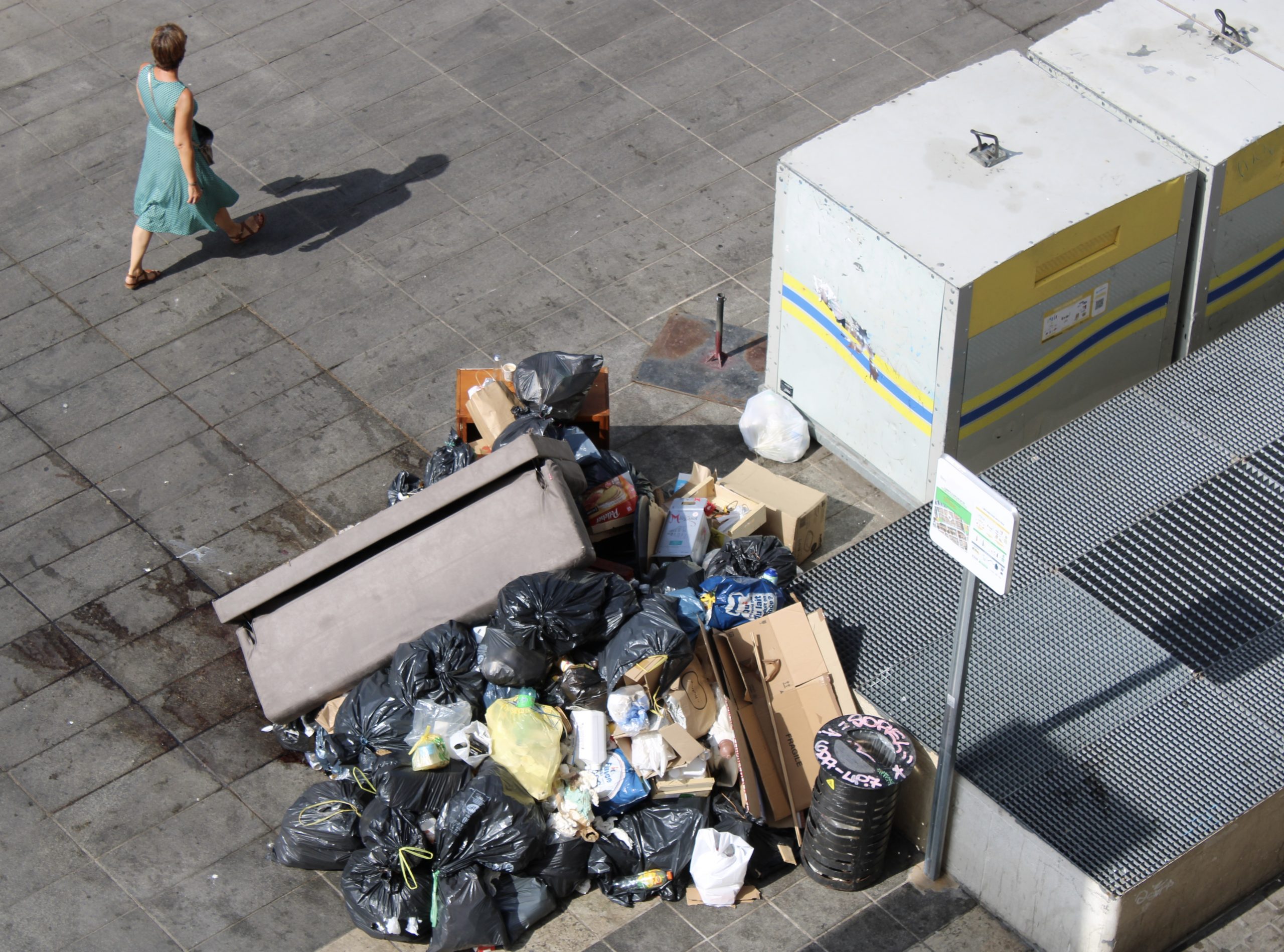 Poubelles sur le Cours d'Estienne d'Orves